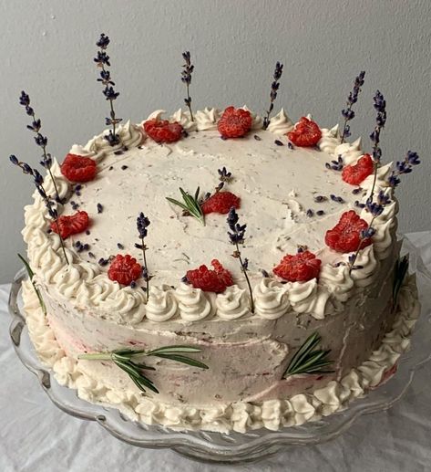 Dark Academia Cake, Cake With Lavender, Bohemian Cake, Earl Grey Cake, Grey Cake, Aesthetic Artsy, Nautical Aesthetic, Aesthetic Cake, Futuristic Aesthetic