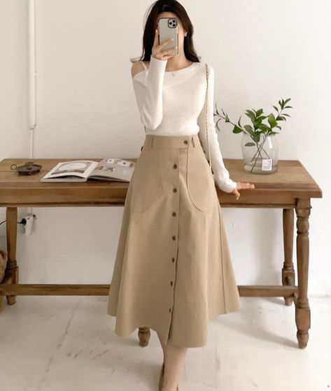 Long Skirt Outfits Korean Style, Korean Long Skirt, Long Skirt Outfits Korean, Skirt Outfits Korean, Vacay Fits, Cloth Collection, Classy Business Outfits, Pose Model, Outfit Korean Style