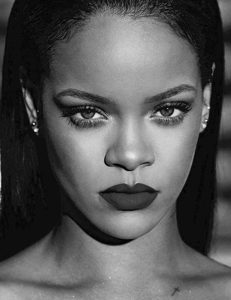 Rihanna Drawing, Rihanna Face, Celebrity Art Portraits, Celebrity Portraits Drawing, Pencil Portrait Drawing, Model Sketch, Black And White Face, Celebrity Photography, Studio Photography Poses