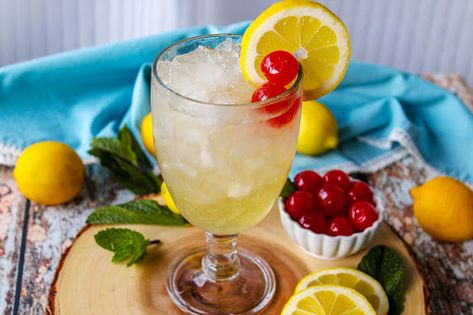 Lynchburg Lemonade, Summer Drinks Alcohol Recipes, Blue Ribbon Recipes, Happy Hour Food, Chunky Guacamole, Summer Drinks Alcohol, Refreshing Summer Cocktails, Bruschetta Recipe, Happy Hour Drinks