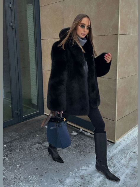 Black Fur Jacket Outfit Winter, Black Faux Fur Coat Outfits, Black Fur Jacket Outfit, Faux Fur Black Coat, Fur Coat Outfits, Faux Fur Coats Outfit, Fur Jacket Outfit, Black Fur Jacket, Winter Jacket Outfits