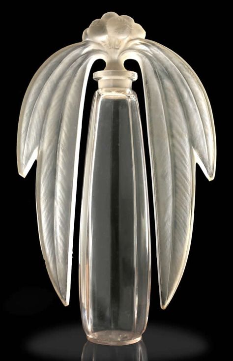 Savon Diy, Lalique Perfume, Lalique Perfume Bottle, Bijoux Art Nouveau, Perfume Bottle Design, Perfume Bottle Art, Rene Lalique, Lalique Crystal, Beautiful Perfume Bottle