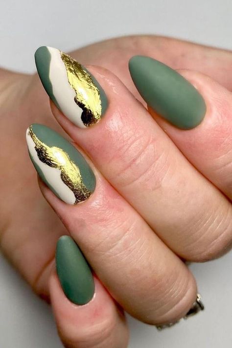 Natural Nail Art, Green Nail Art, Gold Nail Designs, Nails Gold, Green Nail Designs, Nails Green, Green Nail, Nail Colour, Xmas Nails