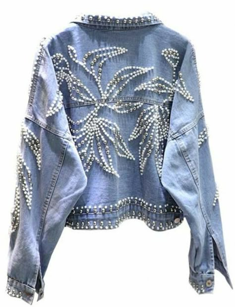 Style Denim Jacket, Diy Denim Jacket, Clothes Embroidery Diy, Embellished Denim Jacket, Embroidered Denim Jacket, Denim Ideas, Altered Couture, Embellished Jacket, Funky Outfits