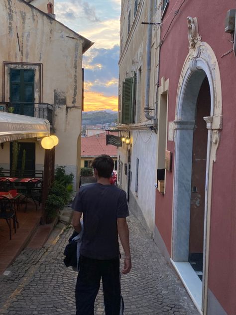 #aesthetic #susnet #goldenhour #boyfriend #italy #vacation #retro #aesthetictumblr Love In Italy Aesthetic, Italian Husband Aesthetic, Italian Love Aesthetic, Italian Boyfriend Aesthetic, Travel With Boyfriend Aesthetic, Italy With Boyfriend, Italy Boyfriend, Italian Boyfriend, Italian Aesthetic