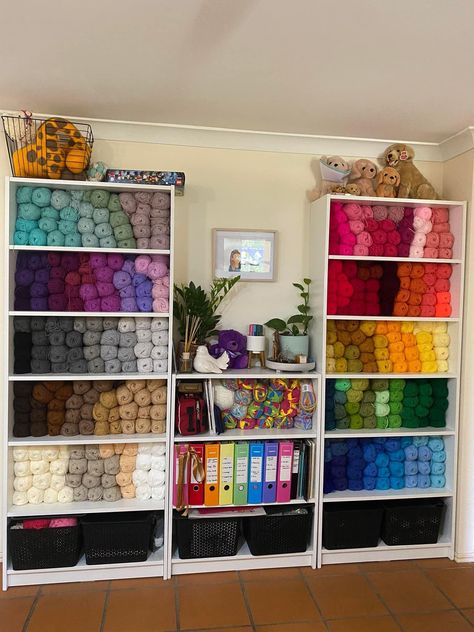 Knitting Room, Tiny House Bedroom, Crochet Organizer, Yarn Organization, Organization Station, Dream Craft Room, Yarn Storage, Room Ideas Aesthetic, Room Redesign