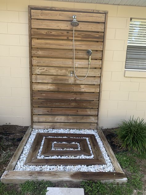 Dog Shower Outside, Outdoor Shower Tub Ideas, Outdoor Shower For Dogs, Dogwash Station Outdoor, Outdoor Dog Washing Station Backyards, Outdoor Dog Bath Station Diy, Outdoor Shower And Dog Wash, Dog Shower Outdoor, Dog Wash Station Outdoor