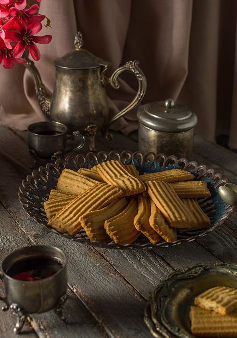 Muslims have Eid al-Fitr, which they celebrate with breakfast after a whole month of fasting. Here we present a variety of Eid sweets Eid Breakfast, Eid Biscuits, Eid Sweets, Eid Celebration, Sweet Photography, Food Art Photography, Eid Al Fitr, Central Asia, Eid Mubarak