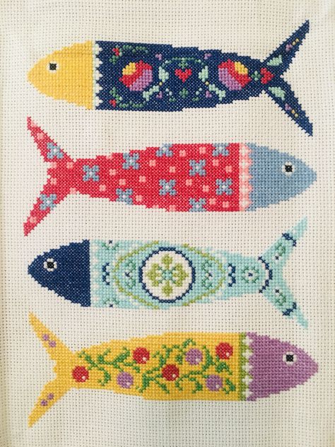 Sardine Cross Stitch, Cross Stitch Patchwork, One Color Cross Stitch Pattern, Patchwork Cross Stitch, Cross Stitch Fish Pattern, Small Cross Stitch Ideas, Fish Cross Stitch Patterns, Cross Stiching Ideas Unique, Cross Stitch Patches