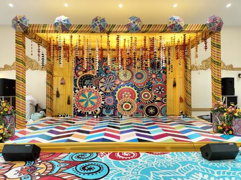 Rajasthani Haldi Decor Rajasthani Haldi Stage Rajasthani Haldi Backdrop Mehndi Backdrop Stage Decorations, Rajasthani Decoration Ideas, Mehndi Backdrops, Mehandi Backdrop, Haldi Design, Haldi Stage, Haldi Backdrop, Mehndi Stage Decor, Sangeet Ideas