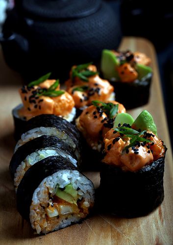 Vegansk sushi Vegan Sushi, Vegan Asian, Sushi Recipes, Think Food, Sushi Rolls, Vegan Cooking, Vegan Foods, Vegan Life, Vegan Eating