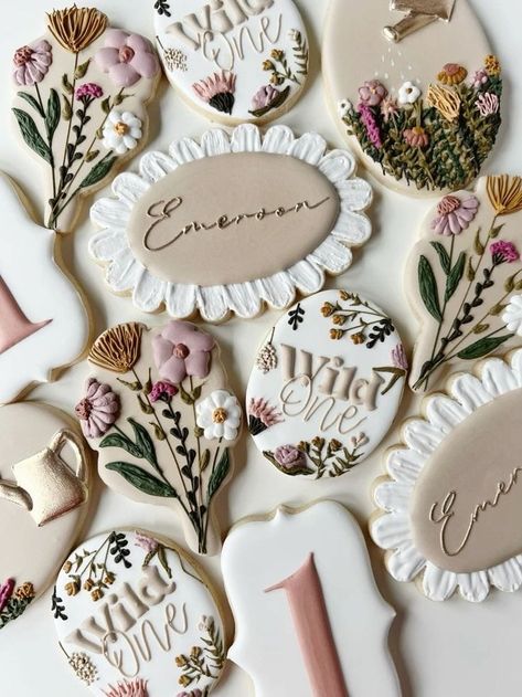 Wild Flower Cookies Baby, Wildflower Birthday Food, Wildflower Food Ideas, Wildflower Cookies First Birthday, Wildflower 1st Birthday Cookies, Isnt She Onederful Birthday Theme Food, Floral First Birthday Cookies, Wildflower Birthday Cookies, Little Wildflower First Birthday