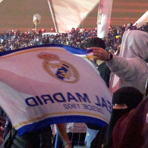 real madrid flag at the super cup match 2023 Real Madrid Flag, Madrid Flag, Real Madrid Game, Madrid Aesthetic, Madrid Girl, Madrid Football Club, Real Madrid Shirt, Real Madrid Club, Real Madrid Team