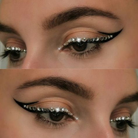 Diamond Eyeliner Eye Makeup, Cat Eye With Rhinestones Makeup, Fun Makeup With Gems, Rhinestone Cat Eye Makeup, Rhinestone Wing Liner, Graphic Eyeliner With Rhinestones, Graphic Liner With Rhinestones, Gold Graphic Liner, Jewel Eyeliner