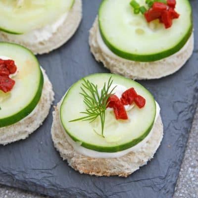 Easy Finger Sandwiches, Cucumber Canapes, Cucumber Tea Sandwiches Recipes, Tea Party Sandwiches Recipes, Finger Sandwich, Cucumber Tea Sandwiches, Tea Sandwich, Tea Party Sandwiches, Sandwiches Recipes