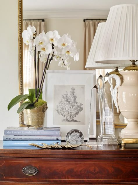 Portfolio – Wildwood Colonial » Lauren Elaine Interiors Collected Interiors, Entry Table Decor, Foyer Table, Foyer Decorating, Entry Table, Design Portfolio, Traditional Decor, Table Style, Traditional House