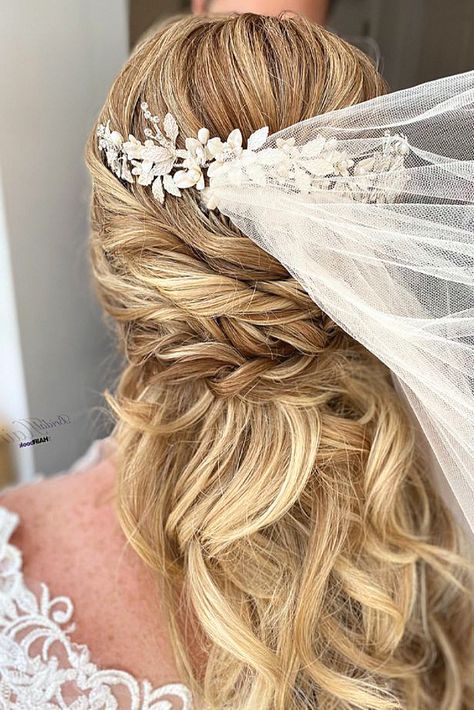 One boho wedding look is so cute for the bride-to-be. I’m loving that for wedding hair ideas. Pin it to your hair ideas Beautiful Wedding Hair, Elegant Updo, Hair Collection, Hey Girl, Bohemian Wedding, Wedding Looks, Boho Wedding, Wedding Hair, Beautiful Weddings