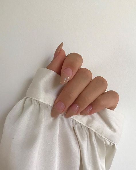 Elegant Nails Aesthetic, Tan French Tip, Minimal Nude Nails, Tan French Tip Nails, White Nails Elegant, White Line Nails, Nails Aesthetic White, Manicure White Nails, Nail Designs Aesthetic