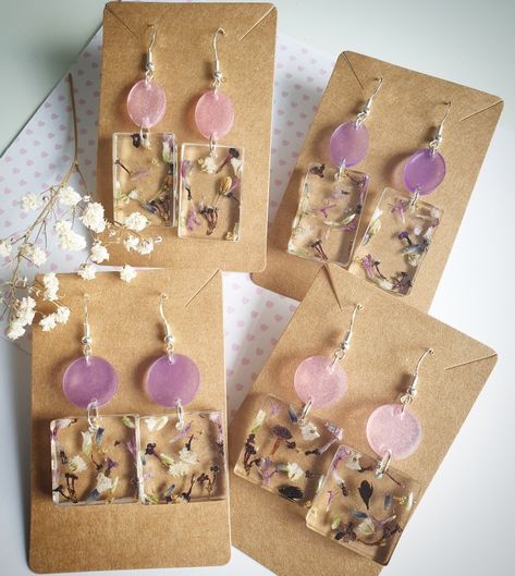 Resin Jewelry Inspiration, Earrings Resin Diy, Earrings Handmade Resin, Resin Art Jewellery Ideas, Resin Jewellery Diy, Floral Resin Earrings, Resin Jewelry Diy Earrings, Diy Earrings Resin, Spring Resin Earrings