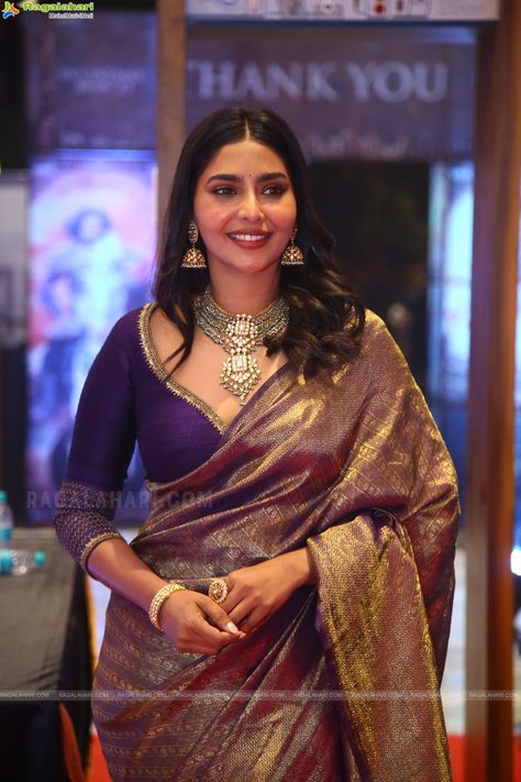 Aishwarya Lekshmi, I Movie, Ponniyin Selvan, Telugu Heroines, Saree Wearing Styles, Indian Bridal Sarees, New Saree Blouse Designs, Fashionable Saree Blouse Designs, Blouse Design Images