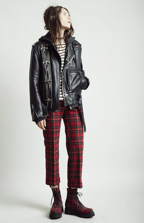 Emo Street Style, Red Plaid Pants, Black Mood, Rude Girl, Alt Model, Alt Outfits, Bali Style, Riot Grrrl, Estilo Punk