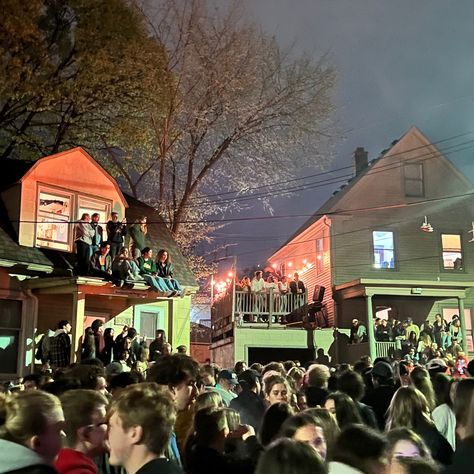 Uofm University Of Michigan, University Of Michigan Party, Umich Campus, Block Party Aesthetic, Michigan University Aesthetic, University Of Oregon Aesthetic, University Of Michigan Aesthetic, Umich Gameday, College Manifestations