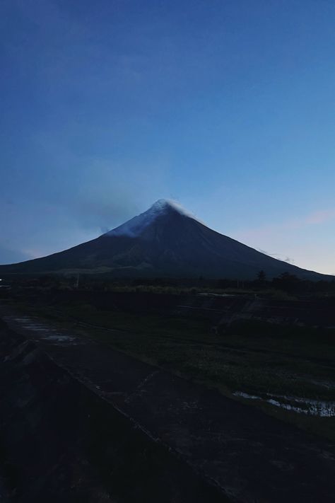 Bicol Philippines Aesthetic, Bicol Philippines, Philippines Aesthetic, Mayon Volcano, Aesthetic Tropical, Travel Philippines, Mysterious Island, Tropical Island, Island Travel