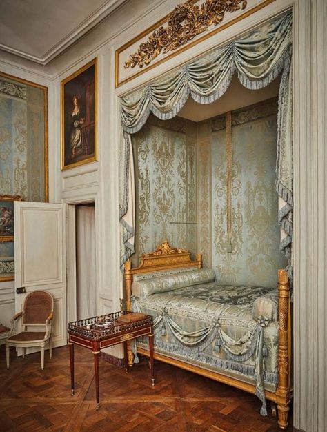 Louis Xvi Bedroom, Red Hotel, Rococo Interior, Bed Nook, French Interior Design, Greek Villas, Neoclassical Interior, French Interiors, Classical Style