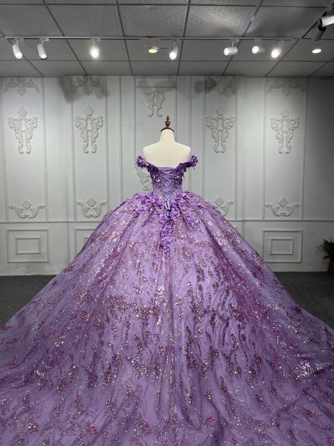 Big Purple Dress, Repunzal Quinceanera Dress, Lavender And Gold Quinceanera Dresses, Purple Quince Dress, Lavender Ball Gown, Lavender Quinceanera Dresses, Purple Quinceanera, Purple Ball Gown, Lavender Quince