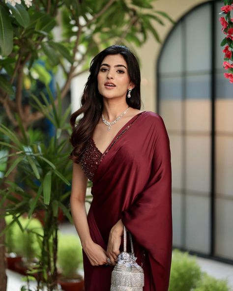 Maroon Satin Saree, Saree Outfit, Maroon Saree, Saree Blouse Patterns, Red Wedding Dresses, Designer Saree Blouse Patterns, Satin Saree, Saree Models, Indian Bridal Outfits