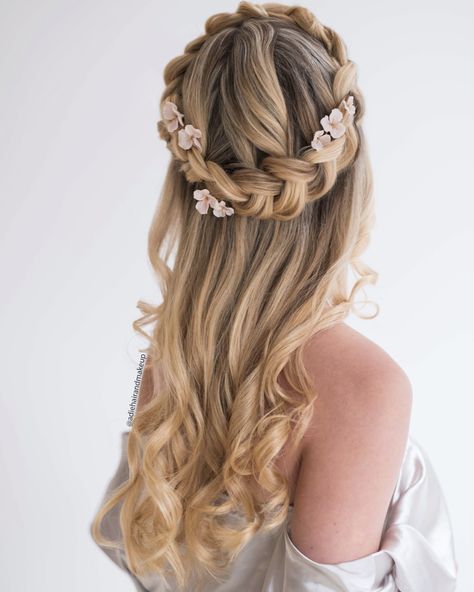 Beautiful boho half up half down hairstyle, great for a bride or bridesmaid. Half up crown braid with accessories by @viviembellish Half Crown Braids, Species Ideas, Haunted Wedding, Bardot Hair, Braid Half Up Half Down, Down Hairstyles For Long Hair, Braided Crown Hairstyles, Half Up Half Down Hairstyles, How To Curl Short Hair