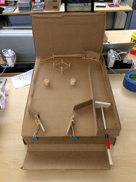 Pinball Diy, Arcade Games Diy, Pinball Game, Cardboard Box Crafts, Cardboard Toys, Cardboard Sculpture, Cardboard Art, Creative Activities For Kids, Carnival Games