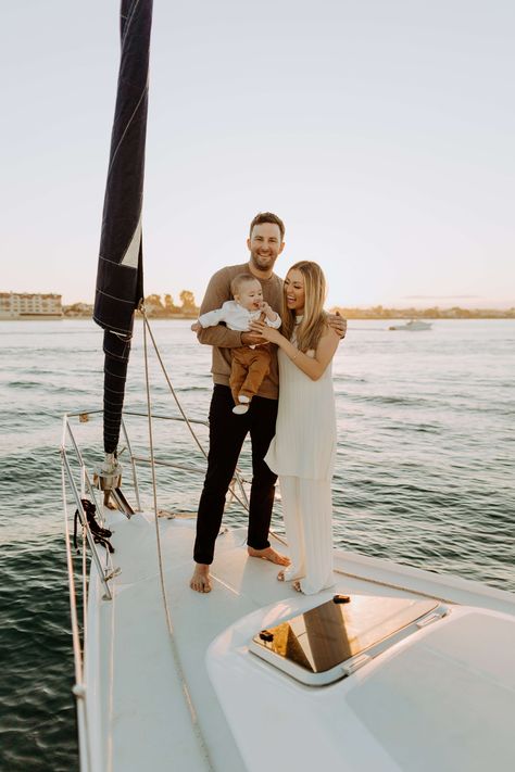 san diego sailing skyline Engagement and baby family photographer, sailing, sailboat, boat, san diego bay, photographer, engagement, engaged, engagement photographer, engagement session, ocean, water, bay, sail, golden hour, marina Sailboat Family Pictures, Family Photos On Boat, Boating With Baby, Yacht Photoshoot, Coronado Bridge, San Diego City, Adventurous People, Family Boats, Boat Pics