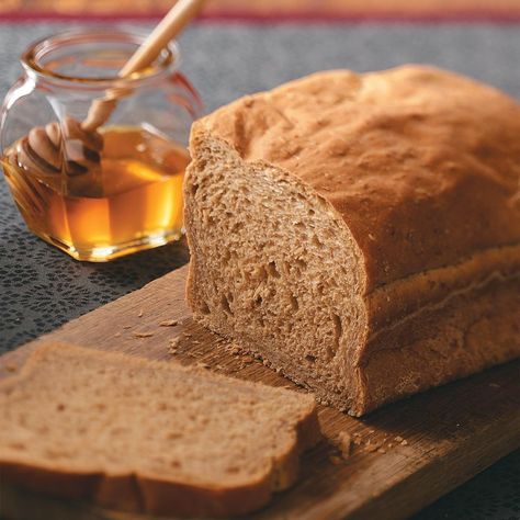 Old-Fashioned Brown Bread Old Fashioned Bread, Brown Bread Recipe, Cheesecake Vegan, Yeast Bread Recipes, Brown Bread, Healthy Bread, Yeast Bread, Bread Machine Recipes, Easy Bread Recipes