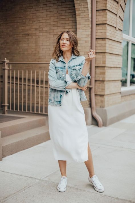 White Slip Dress Outfit, Dress With Denim Jacket, Converse Outfit Summer, Converse White Sneakers, Neutrals Outfit, Midi Dress With Sneakers, Sleeveless Dress Outfit, Dress With Converse, Slip Dress Outfit