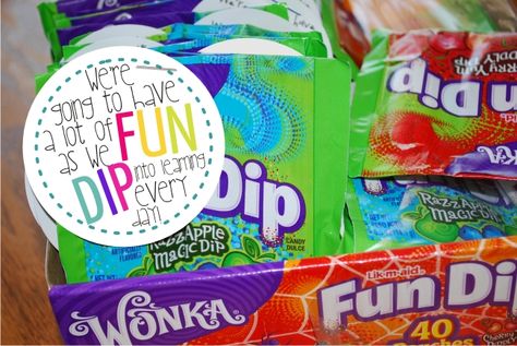 Teach Junkie: 31 creative back to school treats for students {printables} - Fun Dip Treat Tags Treats For Students, Open House Treats, Back To School Treats, Student Treats, Back To School Printables, School Open House, Welcome To School, Fun Dip, Back To School Night