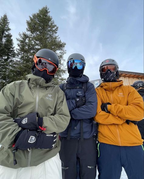 Ski Steeze, Snowboard Steeze, Ski Aesthetic Outfits, Cool Snowboarding Outfit, Ski Outfit Aesthetic, Skiing Aesthetic Outfits, Snowboard Aesthetic, Snowboarding Aesthetic, Ski Fits