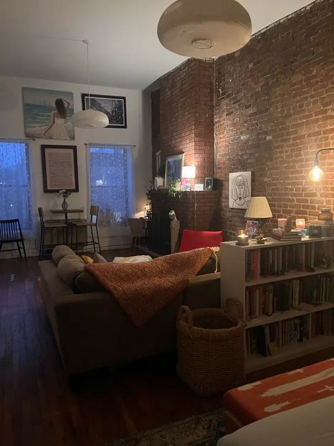 Boyfriend Apartment Decor, Exposed Brick Walls Living Room, Brick Wall Apartment, Exposed Brick Apartment, Living Room Brooklyn, City Apartment Aesthetic, City Apartment Decor, Brick Wall Living Room, New York Bedroom