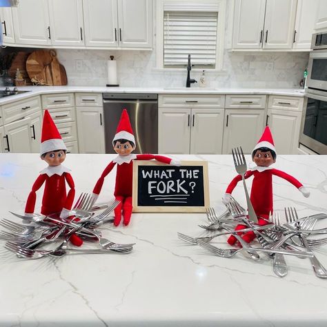 Elf U Tube, Elf On The Shelf With Two Elves, Fortnite Elf On The Shelf Ideas, Elf On The Shelf Fortnite, Minecraft Elf On The Shelf, Eots Ideas, Elf On The Shelf Pet Ideas, Easy Elf Ideas, Duck Ideas