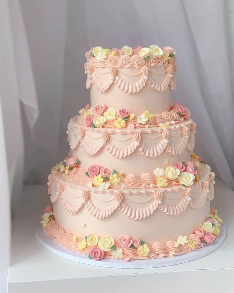 April’s Baker on Instagram: “Wedding season is officially in full swing and here’s a floral one from the weekend🩰💐” Doll Cake Tutorial, Bolo Vintage, Quince Cake, Vintage Birthday Cakes, Sweet 16 Birthday Cake, The Wedding Cake, Sweet 16 Cakes, Pink Wedding Cake, Buttercream Wedding Cake