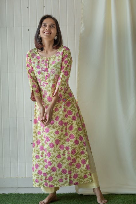 Floral Kurti Designs Latest Cotton, Cotton Suit Neck Designs Indian, A Line Kurta Designs Latest, Floral Kurta Designs Women, Floral Kurti Designs Latest, Kurta Neck Design Latest Cotton, Cotton Kurti Designs Summer, Suit Neck Designs Indian, Salwar Ideas