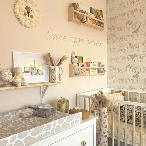 Giraffe Nursery Theme, Neutral Safari Nursery, Safari Nursery Girl, Safari Baby Room, Safari Theme Nursery, Baby Room Neutral, Baby Room Themes