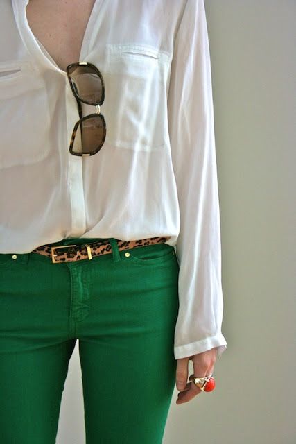 easy outfits...wearing what I've pinned Mode Ab 50, Mode Tips, Green Jeans, Mode Casual, Green Pants, Mode Vintage, Looks Style, Mode Inspiration, Look Chic