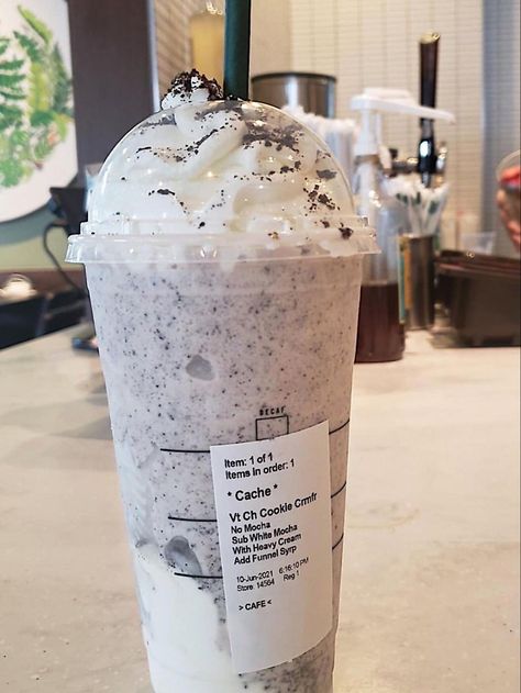 Double Chocolate Chip Frappe, Oreo Frappuccino, Chocolate Chip Frappe, Starbucks Fall Drinks, Starbucks Drink Menu, Best Starbucks Drinks, Drinks Starbucks, Cold Starbucks Drinks, Starbucks Drinks Diy