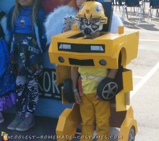 Transformer Costume Diy, Bee Costume Diy, Transformer Halloween Costume, Transformer Costume, On His Knees, The Mask Costume, Bumblebee Transformers, Diy Step, Diy Step By Step