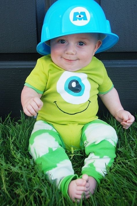 Brother Sister Halloween, Brother Sister Halloween Costumes, Mike Wazowski Costume, Sister Halloween Costumes, Diy Halloween Costume Ideas, Mike And Sully, Baby Kostüm, Monster Costumes