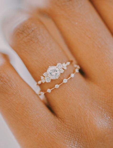 Dainty Wedding Rings Engagement, Promise Ring And Engagement Ring Set, Unique Dainty Wedding Rings, Wedding Rings With Engagement Ring, Petite Wedding Rings, Simplistic Engagement Rings Silver, Cute Simple Wedding Rings, Beachy Wedding Ring, Minimalistic Rings Engagement