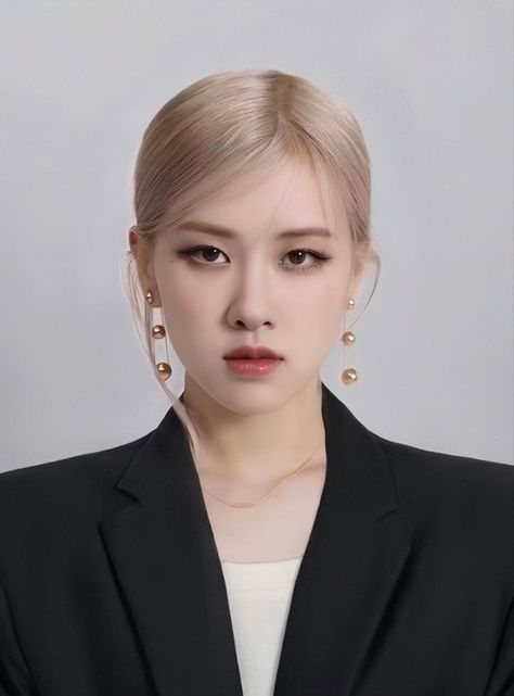 Rosé Blackpink Face, Rose Hair Blackpink, Rosé Blackpink Makeup, Rosé Blackpink Hairstyle, Rose Outline Tattoo, Rosé Blackpink Aesthetic, Rose Outline, Medium Long Haircuts, Rose Makeup