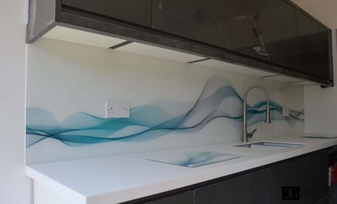 Printed Glass Splashback Kitchen Splashback Ideas Glass, Kitchen Splashback Ideas Glass Modern, Printed Glass Splashback Kitchen, Glass Kitchen Countertops, Glass Splashback Kitchen, Printed Glass Splashbacks, Glass Splashbacks Kitchen, Bathroom Makeovers, Kitchen Design Color