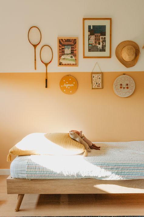 Orange Kids Rooms, Kids Bedroom Organization, 80s Room, Best Bedroom Colors, Orange Rooms, Dorm Inspo, Bedroom Orange, Cute Dorm Rooms, Yellow Bedroom